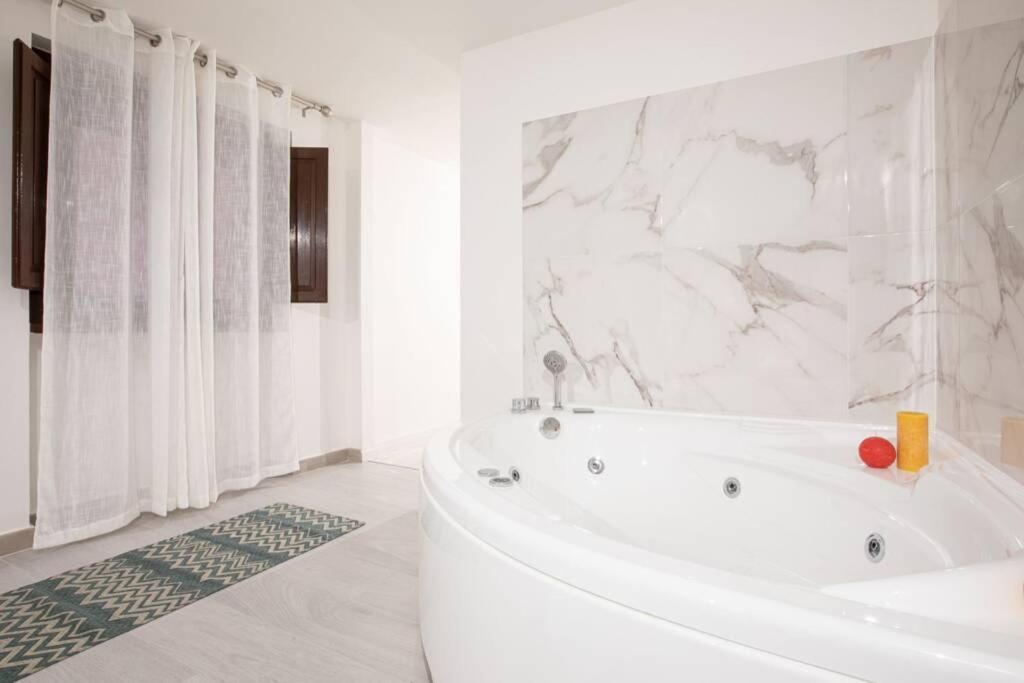 Unforgettable Split Level Jacuzzi Suite Navona - Top Collection روما المظهر الخارجي الصورة