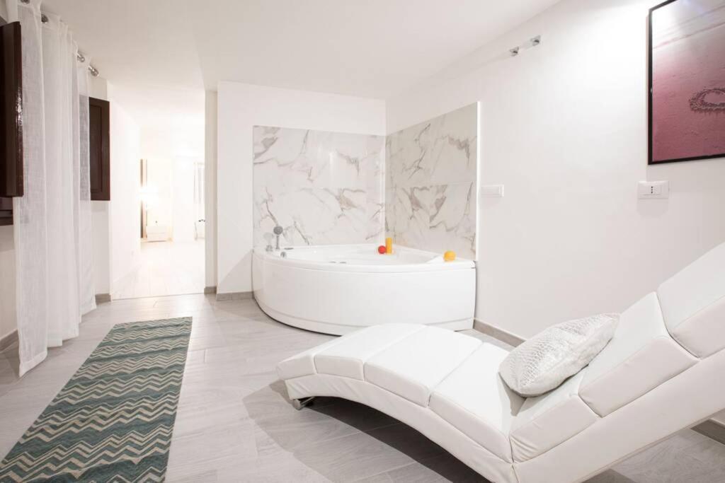 Unforgettable Split Level Jacuzzi Suite Navona - Top Collection روما المظهر الخارجي الصورة