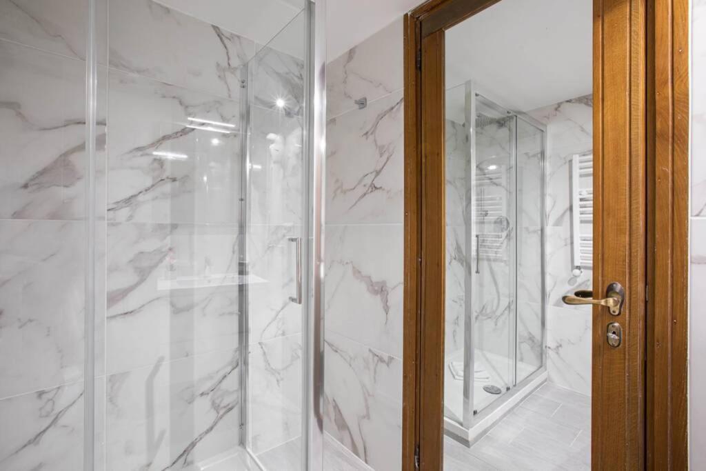 Unforgettable Split Level Jacuzzi Suite Navona - Top Collection روما المظهر الخارجي الصورة
